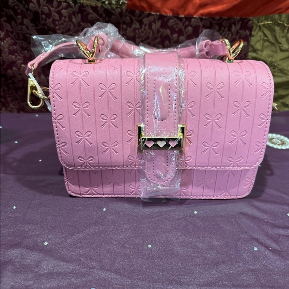 Betsey Johnson’s Pink Bow Embossed Women's Handbag Removable Crossbody Strap 🩷 - Picture 3 of 9